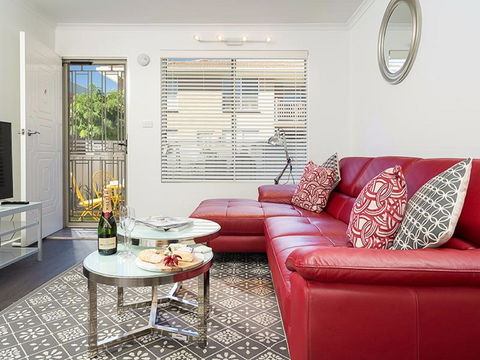 Understated Elegance - Affordable Luxury - Southport Accommodation 2