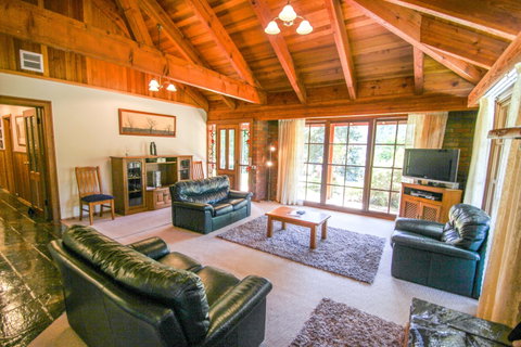 Wombat Hollow - Southport Accommodation 0
