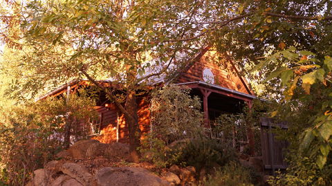 Artscape Cottage Beechworth - Southport Accommodation 0