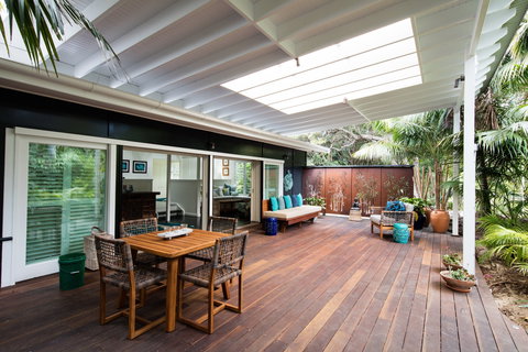 Blue Peter Luxury Beach House - Accommodation Southport 0