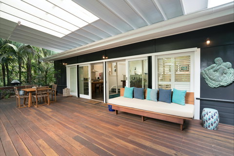 Blue Peter Luxury Beach House - Accommodation Southport 2