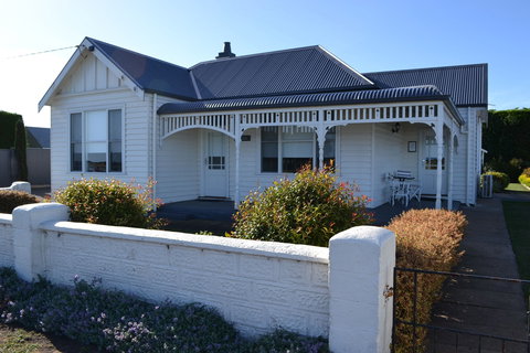Calgary Accommodation & Killara Accommodation - Accommodation Southport 0
