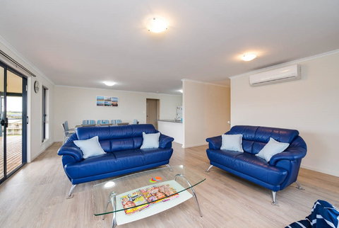 Hayborough Haven 3 - 3 Fifth Avenue - Hayborough - Accommodation Southport 2