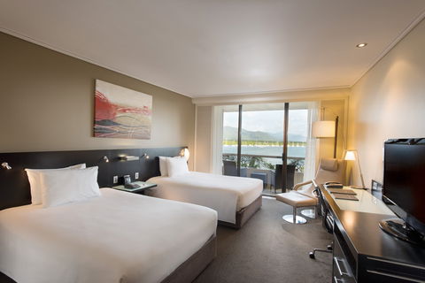Hilton Cairns - Southport Accommodation 2