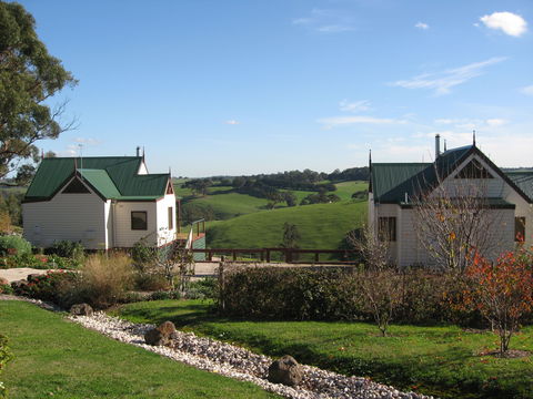 Loves Lane Cottages - Accommodation Southport 1