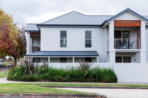Stay Bathurst - Southport Accommodation 0