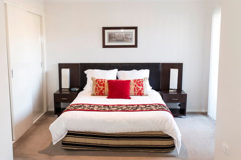 Stay Bathurst - Southport Accommodation 1
