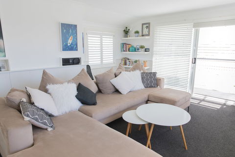 White Beach Cottage - The Perfect Beach Getaway - Southport Accommodation 2