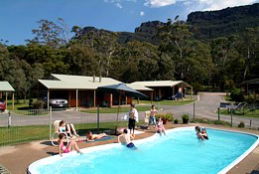Halls Gap Log Cabins - Accommodation Southport 4