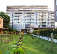 Honeysuckle Executive Apartments - Southport Accommodation
