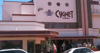Cygnet Como Cinema - Accommodation Southport 3