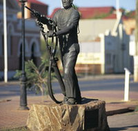 Miners Monument - Southport Accommodation