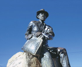 Paddy Hannans Statue - Southport Accommodation 0