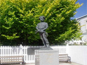 Alexander Cameron Statue - Southport Accommodation 0