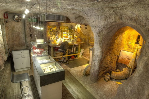 Unique Opal And Diamond Mine  - The Underground Opal Mine - Accommodation Southport 1