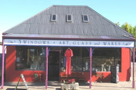3 Windows Gallery - Southport Accommodation 0