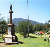 Maroon State School War Memorial - Southport Accommodation