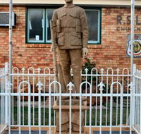 Soldier Statue Memorial Chinchilla - Southport Accommodation