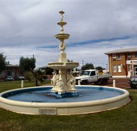 Cunnamulla War Memorial Fountain - Southport Accommodation
