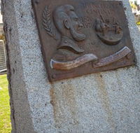 Thunderbolt's Statue and Constable Walker Memorial - Accommodation Southport