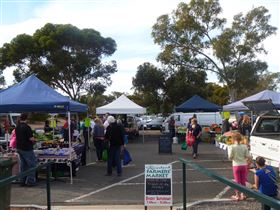 Riverland Farmers Market - Southport Accommodation 2