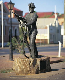 Miners Monument - Southport Accommodation 0