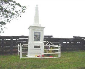 Evelyn Scrub War Memorial - Southport Accommodation 0