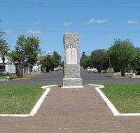 War Memorial and Heroes Avenue Roma - Southport Accommodation