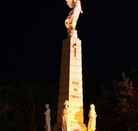 Cenotaph and Memorial Gates - Southport Accommodation