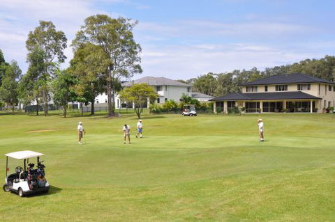 Emerald Downs Golf Course - Accommodation Southport 3
