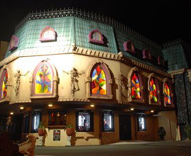 Draculas Cabaret Restaurant - Accommodation Southport 0