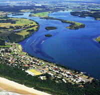 Manning Point Beach - Southport Accommodation