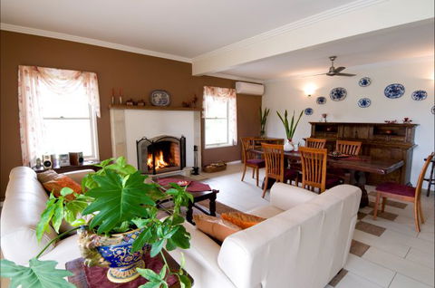 Villa Cavour Bed And Breakfast - Southport Accommodation 5