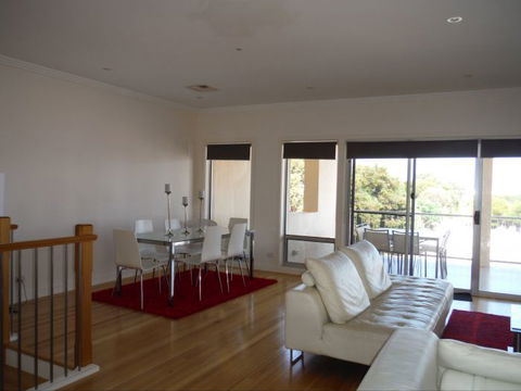 Avalon A - Southport Accommodation 3