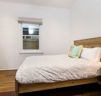 Tom  Doll's - Accommodation Southport