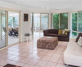 At Theme Park Central Holiday House - Southport Accommodation 3