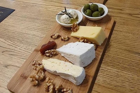 Hobart Small Group Wine Tour Sunday Afternoon: Wines, Gins & Cheeses - Southport Accommodation 7