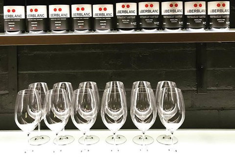 Hobart Small Group Wine Tour Sunday Afternoon: Wines, Gins & Cheeses - Southport Accommodation 9