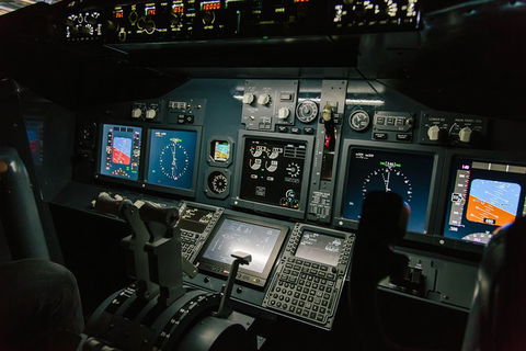 Airliner-737 - 60 MINS - Flight Simulator Experience - Southport Accommodation 1