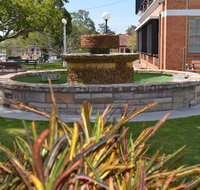 Bauer and Wiles Memorial Fountain - Southport Accommodation