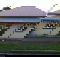 Teddy Bears Downstairs and Grandma's Feather Bed - Southport Accommodation