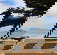 Makybe Diva Statue - Accommodation Southport