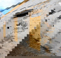 Police Lockup And Stables - Southport Accommodation