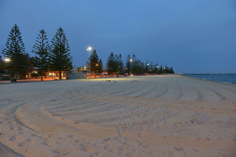 Altona Beach - Southport Accommodation 1
