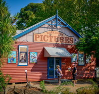 Huskisson Pictures - Southport Accommodation