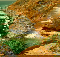 Island Rock and Natural Bridge - Accommodation Southport