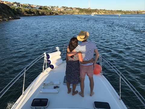 Cruising The  Swan River In At Sunset With Boutique Cruise - Accommodation Southport 2