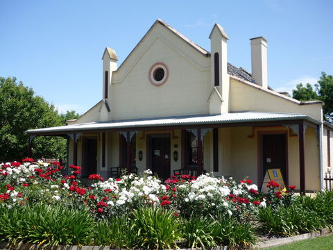 Quondong Cottage - Southport Accommodation 2