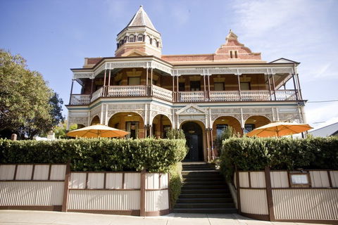 Queenscliff - Southport Accommodation 0