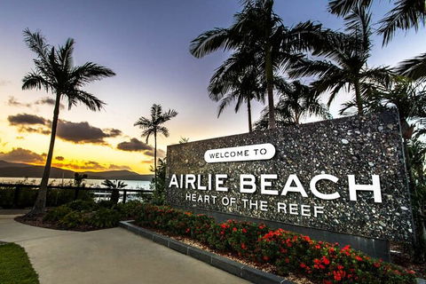 Airport Transfers - One Way Share Shuttle Service - Southport Accommodation 1